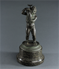 Picture of Grand Tour Amore con Delfino in bronze on serpentine