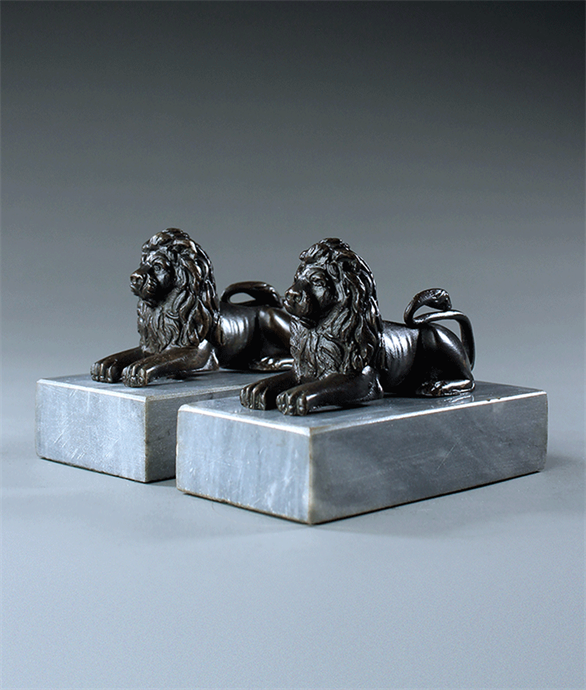 Picture of CA0484 Small pair of bronze English Regency lions